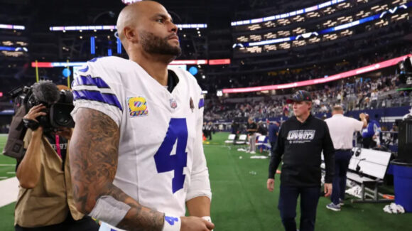 Dak Prescott encara a trabajador de los Cowboys tras derrota ante Buccaneers; lo llamó “vergonzoso”