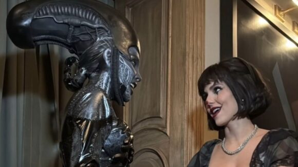 ¡De Hollywood al Beliween! Victoria Justice sorprende al aparecer en la fiesta de Belinda y las redes enloquecen