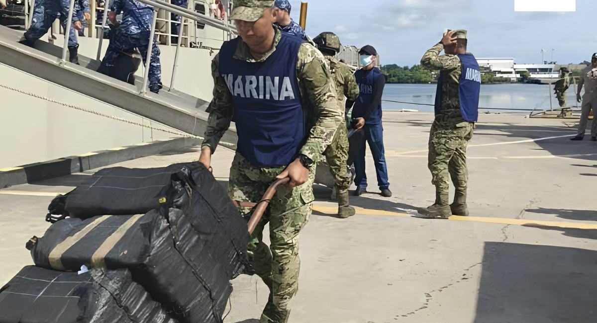 Decomisan más de 1.2 toneladas de cocaína frente a las costas de Oaxaca; hay seis detenidos