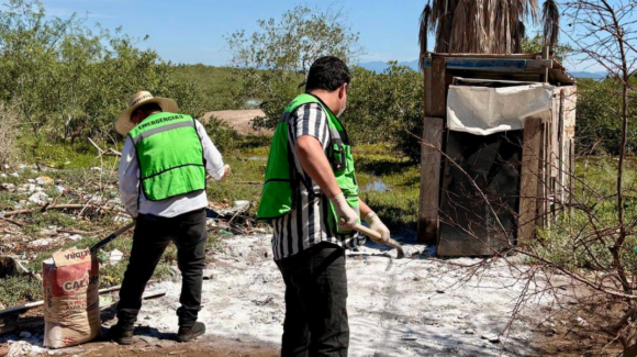 Desinfectan puntos prioritarios en comunidades inundadas de Huatabampo