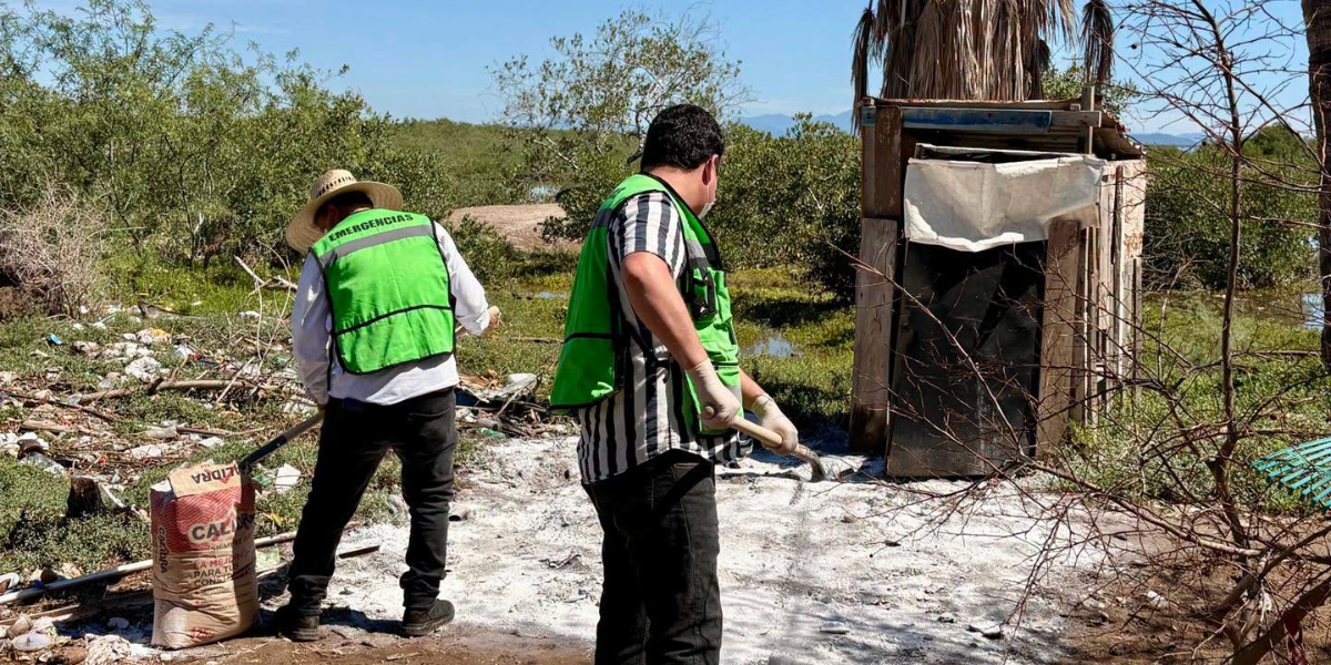 Desinfectan puntos prioritarios en comunidades inundadas de Huatabampo