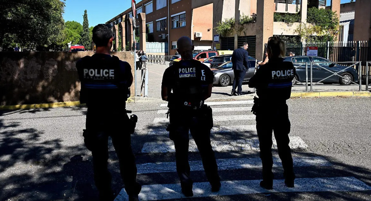 Detienen a un alumno de 14 años tras disparar con una escopeta a su director y a una profesora en Francia