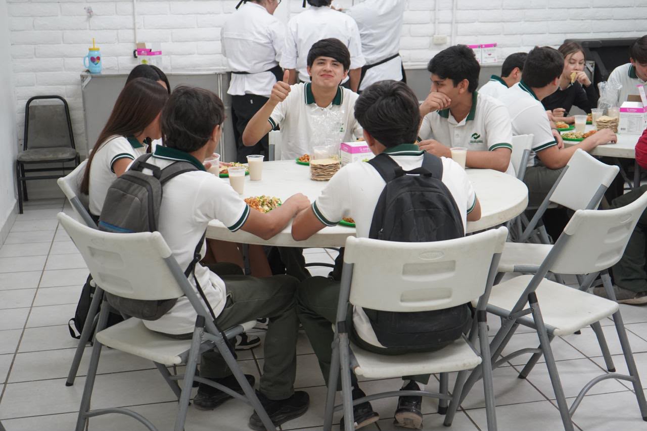 Durazo entrega más de 12.8 millones de raciones escolares en Sonora durante 2026