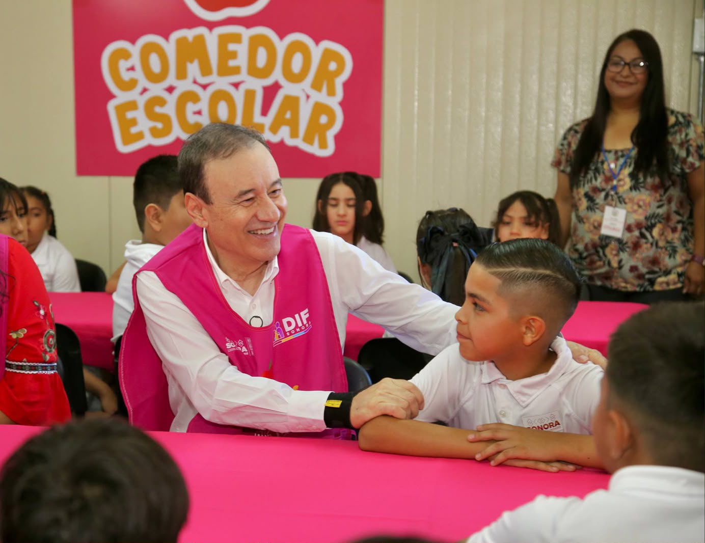 Durazo entrega más de 12.8 millones de raciones escolares en Sonora durante 2026