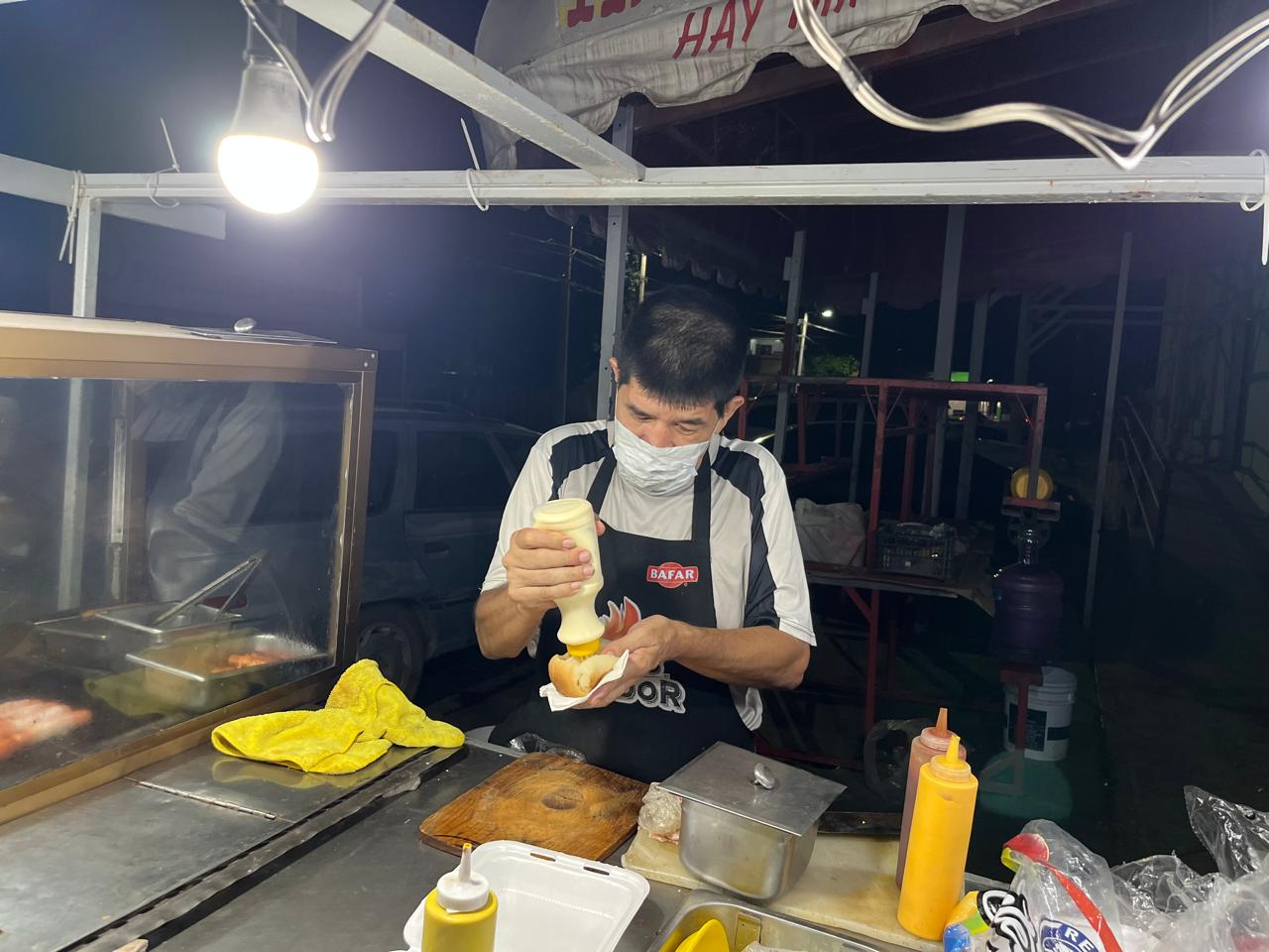 'El Chino Doguero' 50 años de tradición vendiendo hot-dogs en Empalme