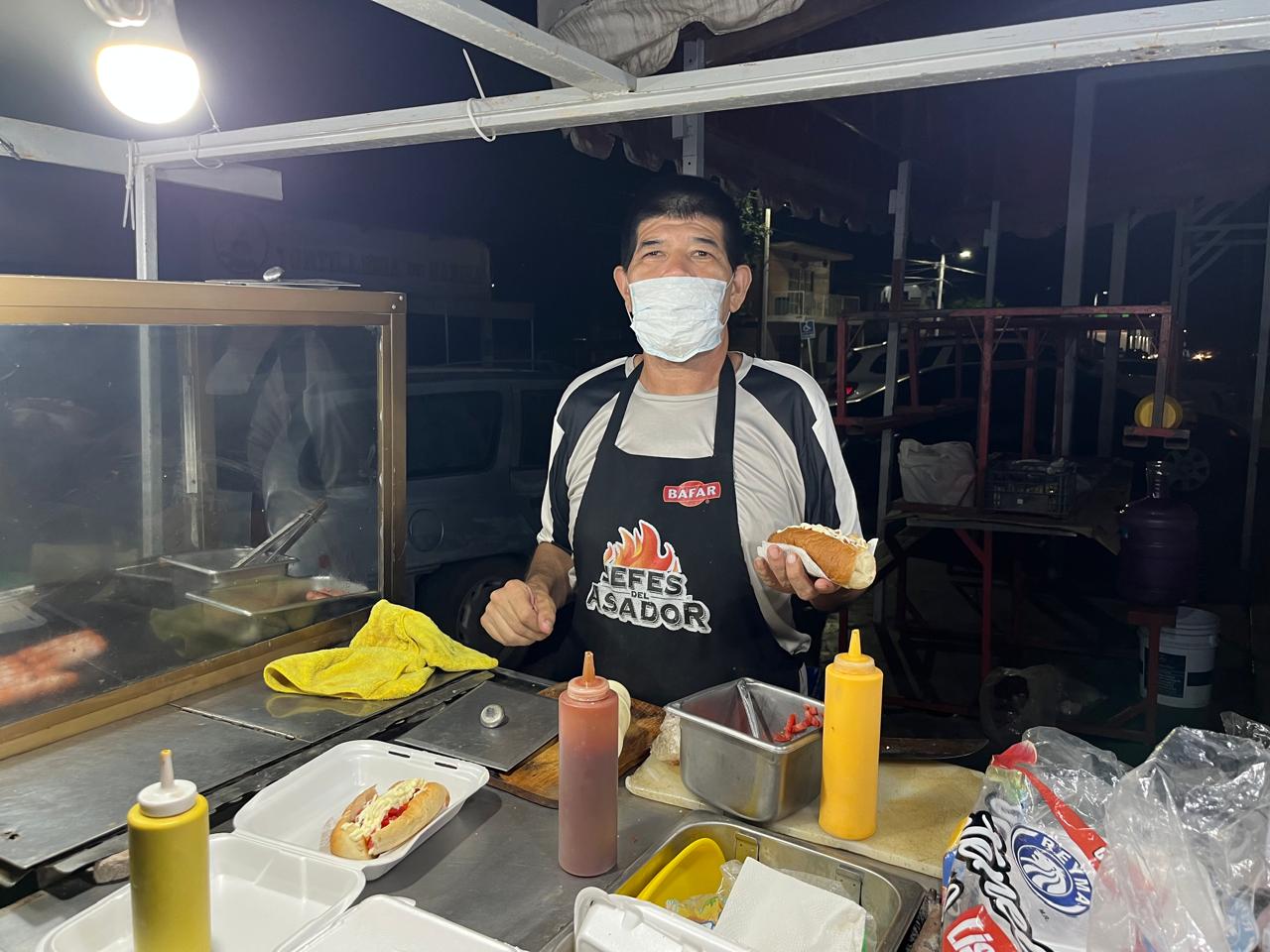 'El Chino Doguero' 50 años de tradición vendiendo hot-dogs en Empalme