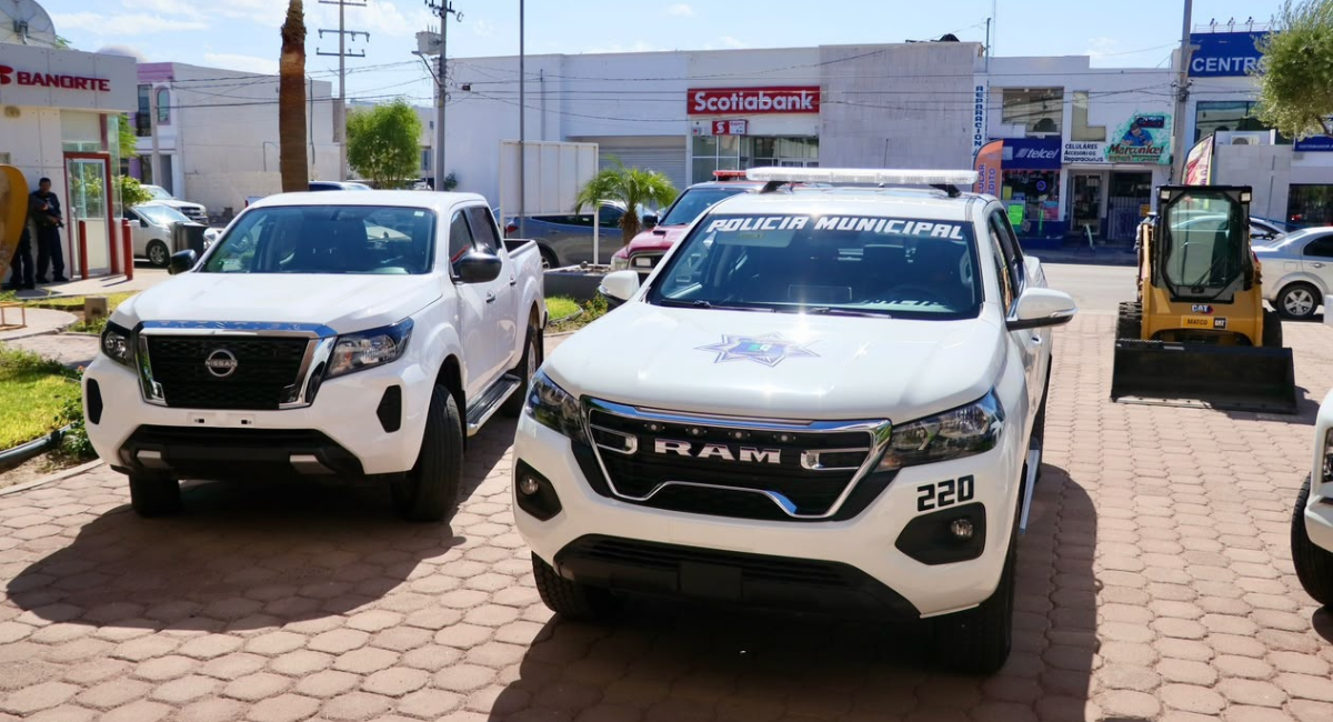 'El Cubano' entrega vehículos, maquinaria y equipamiento a cuerpos de seguridad y rescate en Caborca