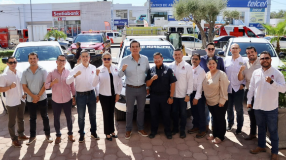 ‘El Cubano’ entrega vehículos, maquinaria y equipamiento a cuerpos de seguridad y rescate en Caborca