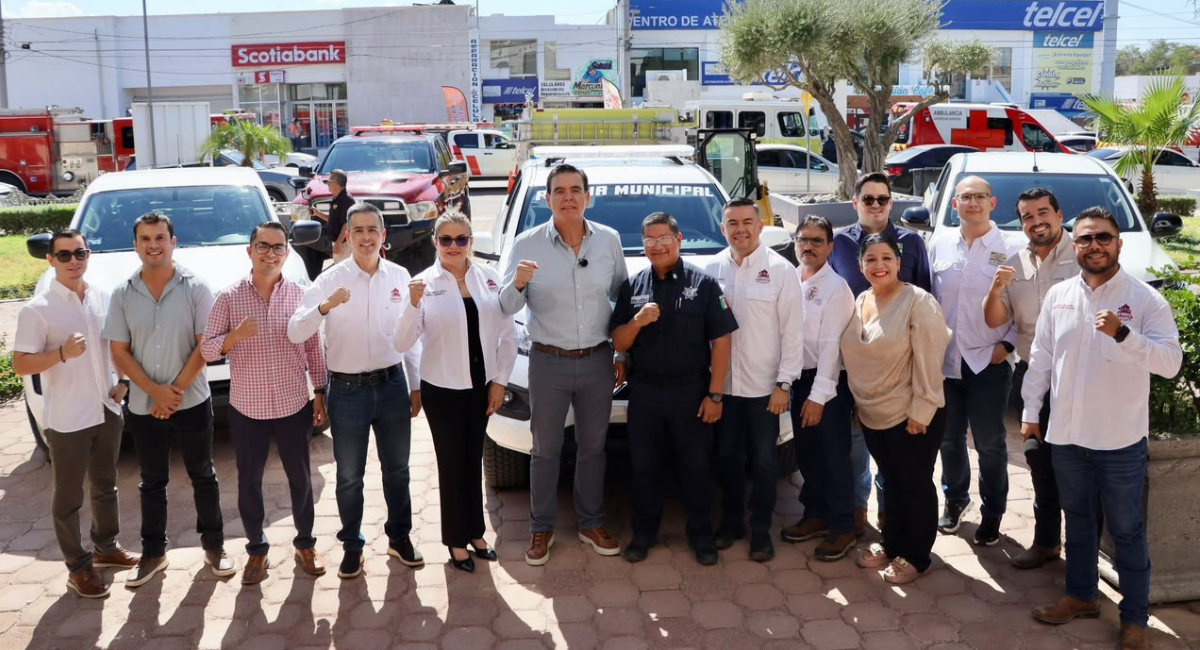 'El Cubano' entrega vehículos, maquinaria y equipamiento a cuerpos de seguridad y rescate en Caborca
