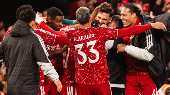 El Liverpool deja fuera al Chelsea en una dramática tanda de penales y avanza a cuartos de la Carabao Cup