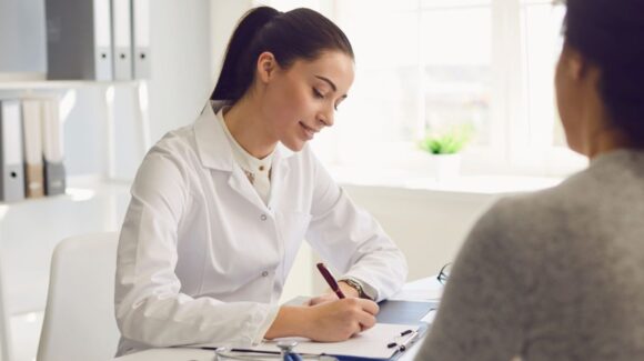 En México, el gasto de las mujeres en salud supera al de los hombres en un 77%