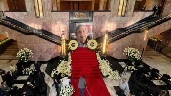 Entre ovaciones, aplausos y al son del violín: Así rinden homenaje a Cuauhtémoc Cárdenas en Bellas Artes