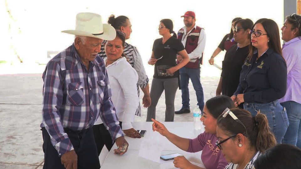 Entregan apoyos económicos a familias afectadas por el huracán ‘Polo’ en Navojoa, Sonora
