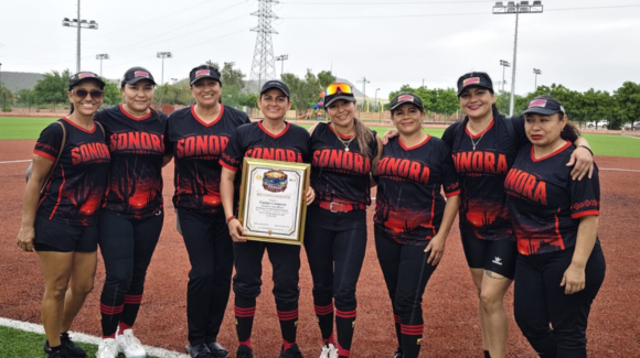 Equipo de Caborca conquista campeonato nacional de sóftbol femenil en categoría Súper Máster