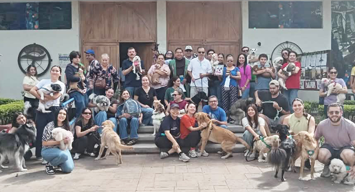 Seres de cuatro patitas reciben una bendición especial por el Día de San Francisco de Asís
