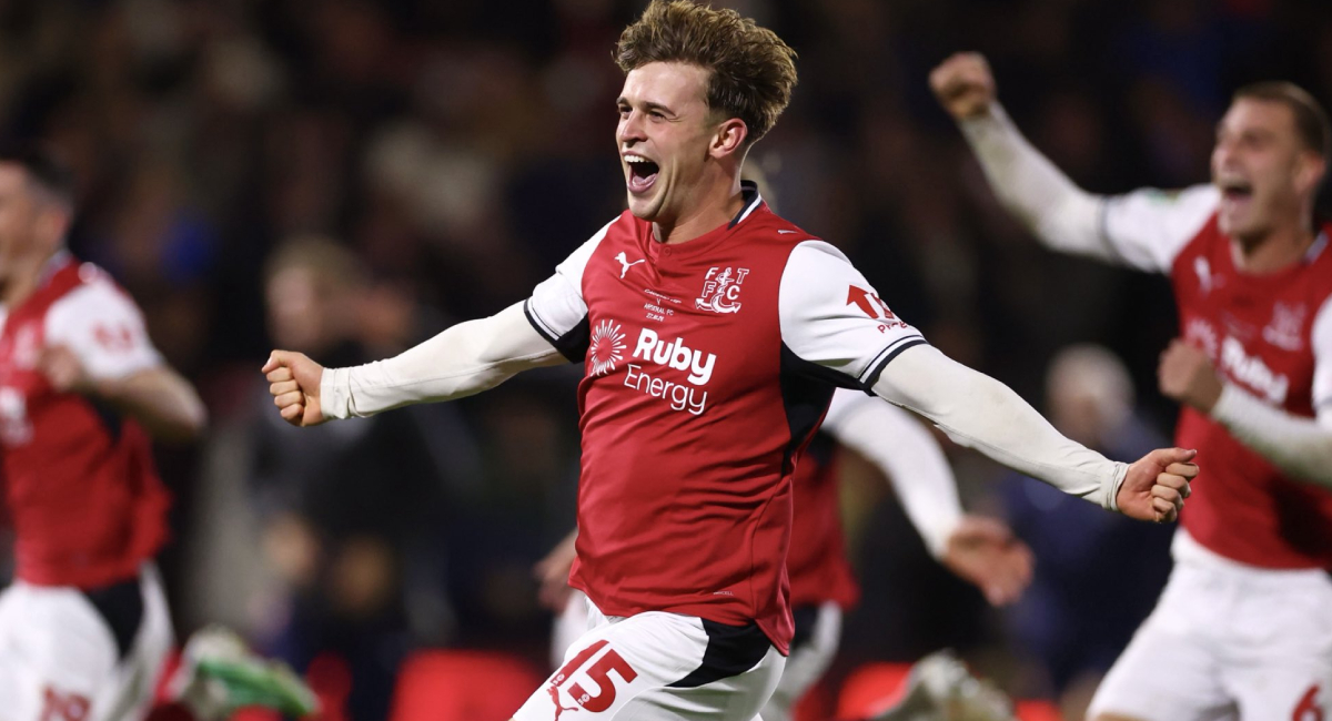 Fleetwood Town, equipo de cuarta división, se impuso en penales al Arsenal y eliminó al campeón de la Premier League en la Carabao Cup