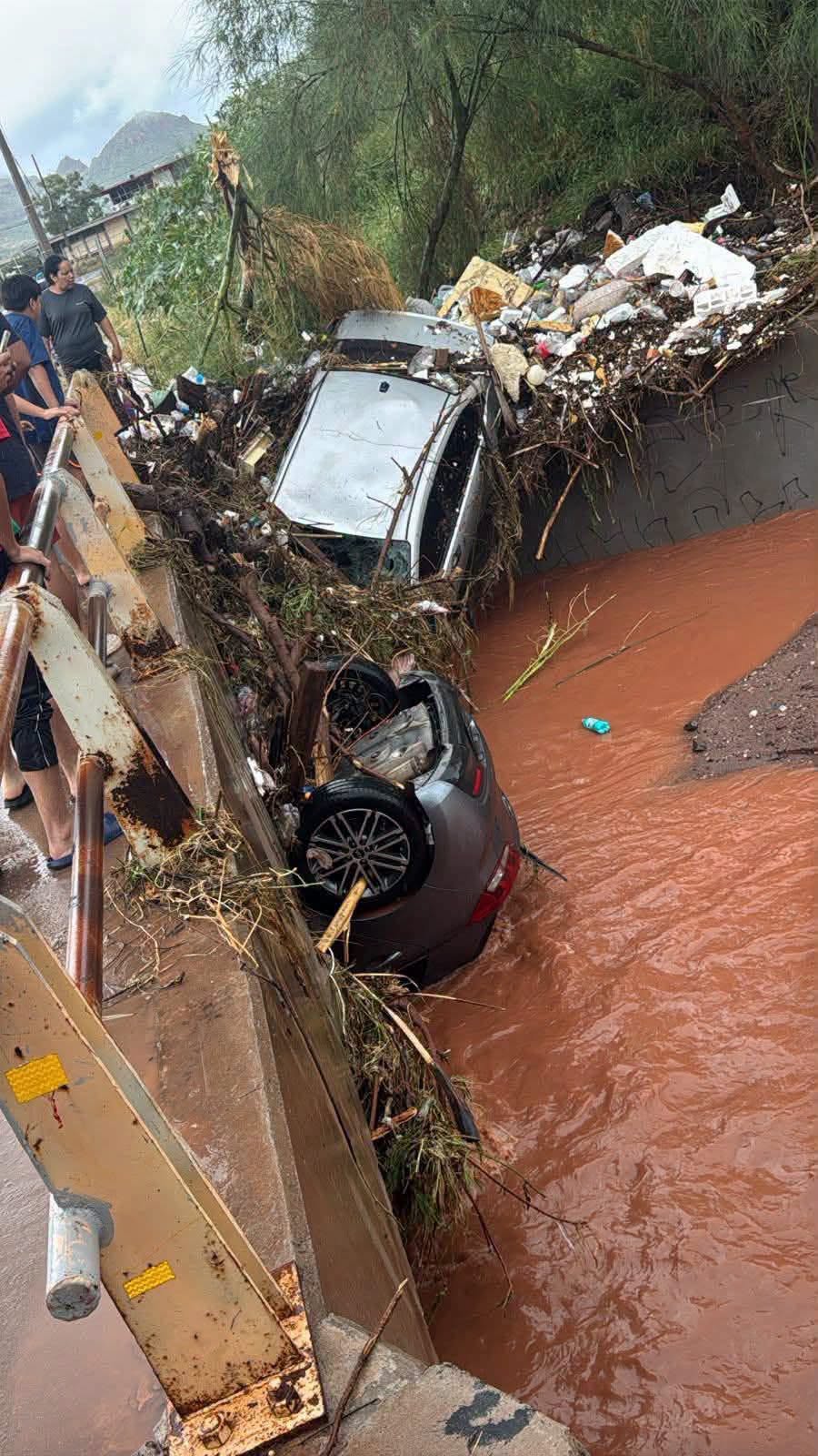 Fuertes lluvias en Guaymas y Empalme dejan un muerto y graves daños
