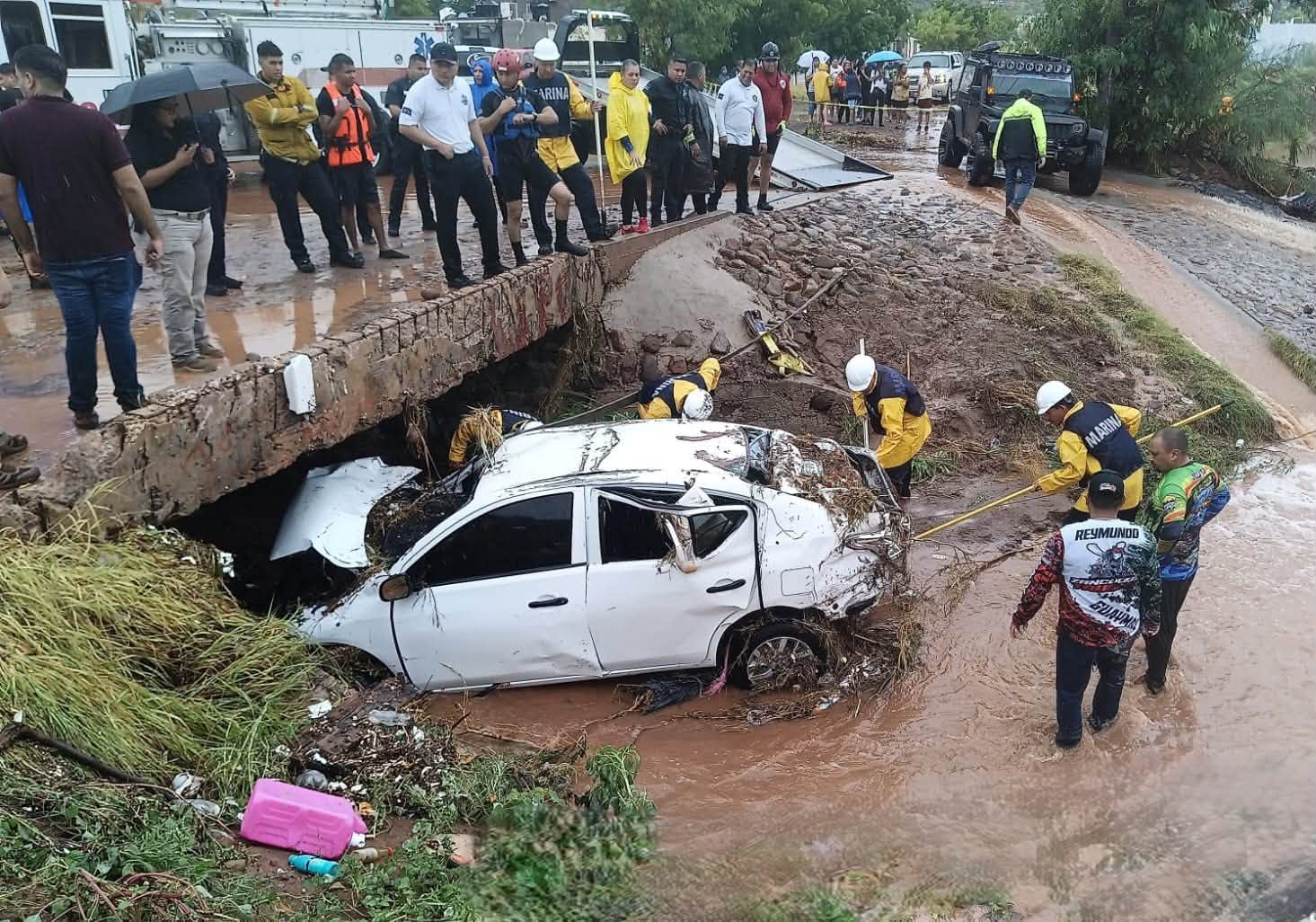 Fuertes lluvias en Guaymas y Empalme dejan un muerto y graves daños
