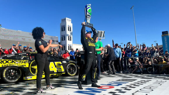 Reddick sacude a la Nascar; el piloto de 23XI Racing conquistó la Freeway Insurance 500