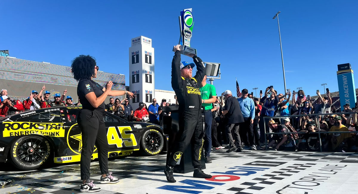 Reddick realizó una gran carrera y subió a lo más alto del podio