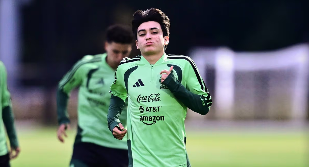 Gilberto Mora entrenó con la Selección Mexicana en medio de las dudas para participar en el amistoso ante Estados Unidos