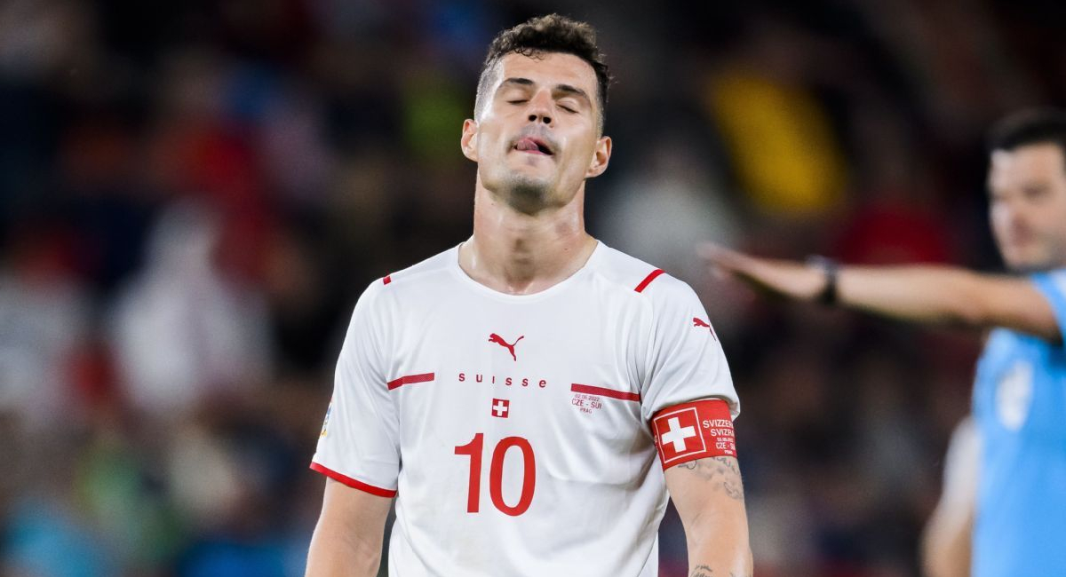 Granit Xhaka recibió una multa de 150 mil francos tras haber falsificado un certificado de vacunación durante la pandema COVID 19