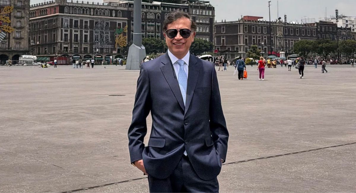 Gustavo Petro destaca y elogia el nuevo libro de AMLO titulado ‘Pueblo’ durante su visita a México