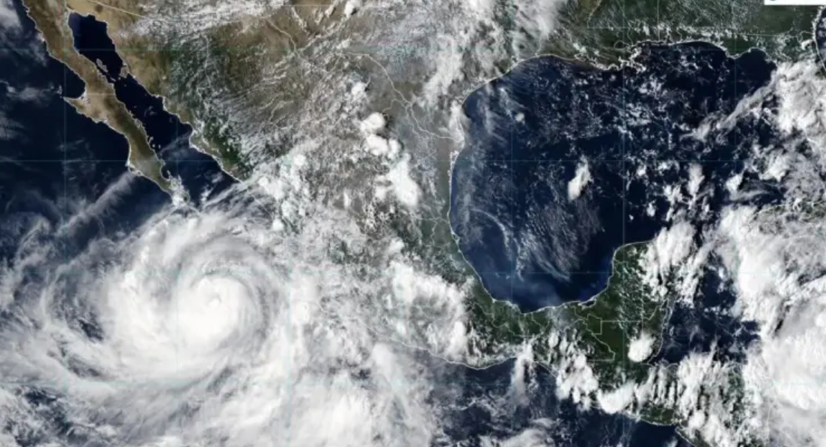 Huracán Rachel sube a categoría 2 y te presentamos su trayectoría con los estados con lluvias, vientos y oleaje en México