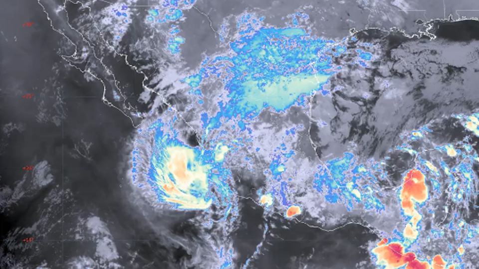 Huracán 'Trudy' baja a categoría 1; se aleja de México pero sigue alerta por lluvias en tres estados
