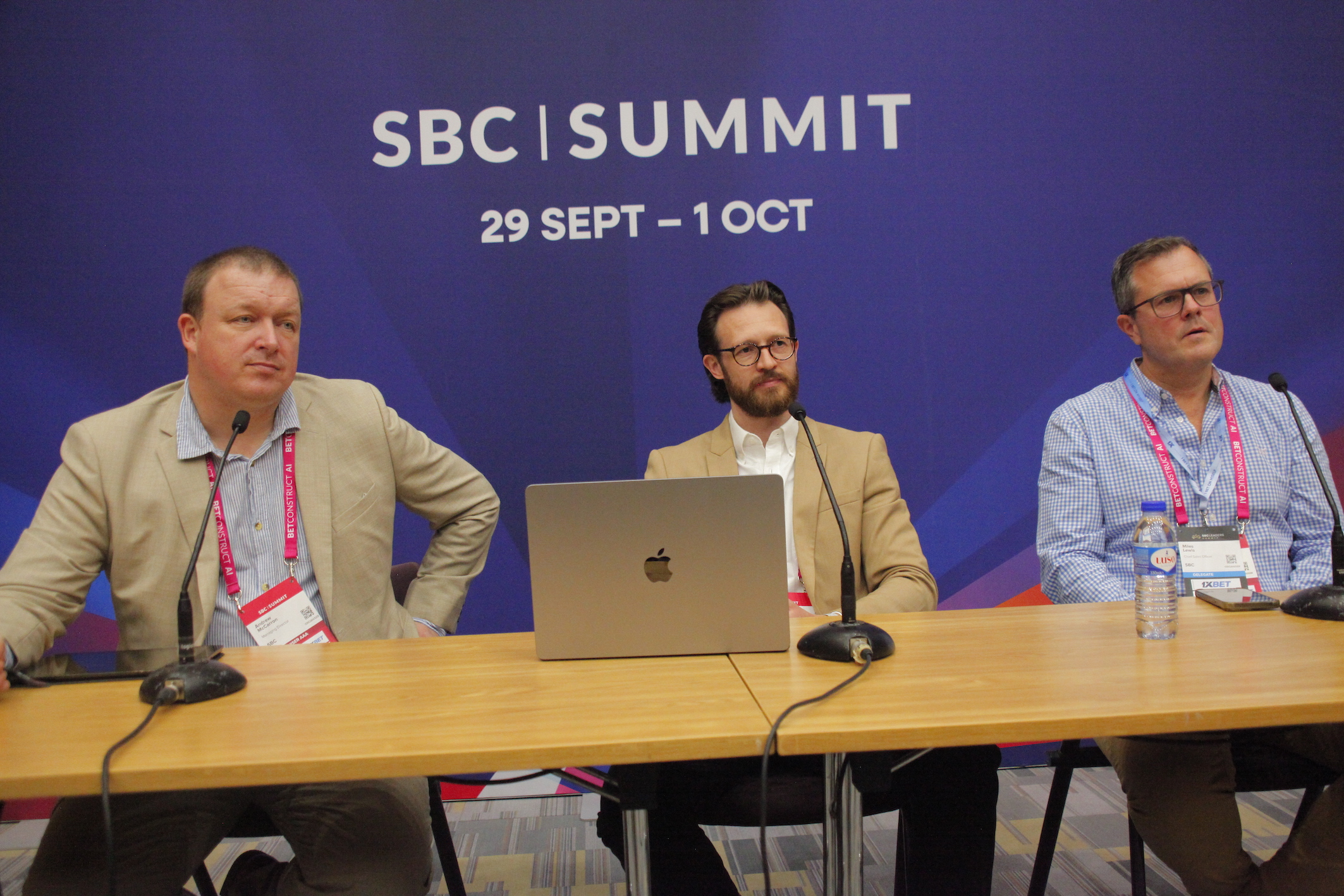 Andrew McCarron, Stuart Duff y Miles Lewis, hablan sobre los resultados del SBC Summit 2026 en Lisboa y el acuerdo firmado para continuar los siguientes cinco años en la capital portuguesa.