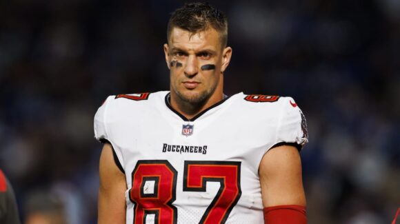 Rob Gronkowski pide a la NFL castigar a los árbitros tras ola de castigos y polémicas con los jugadores