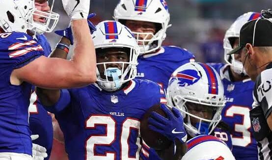 NFL suspende un partido a Sam Franklin Jr. de los Bills por escupir a un jugador de Raiders