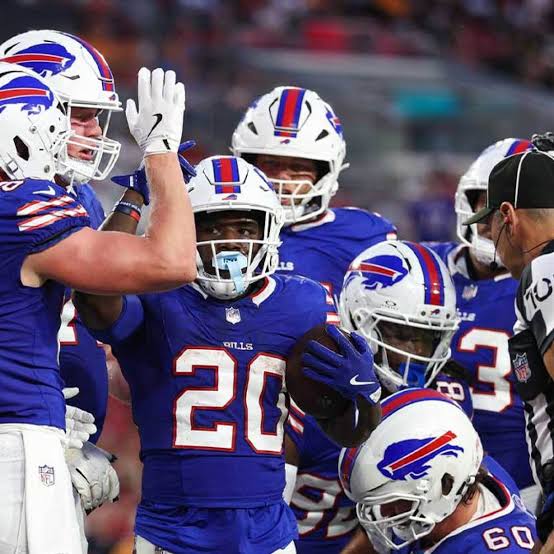 NFL suspende un partido a Sam Franklin Jr. de los Bills por escupir a un jugador de Raiders