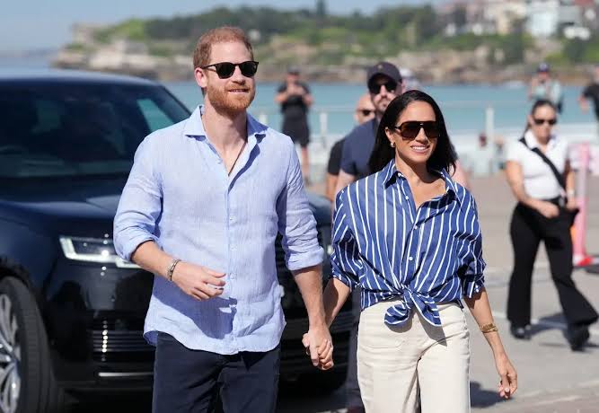 ¿Rey Carlos III los corrió? Meghan Markle y Príncipe Harry abandonan Londres por acusaciones contra Thomas Markle