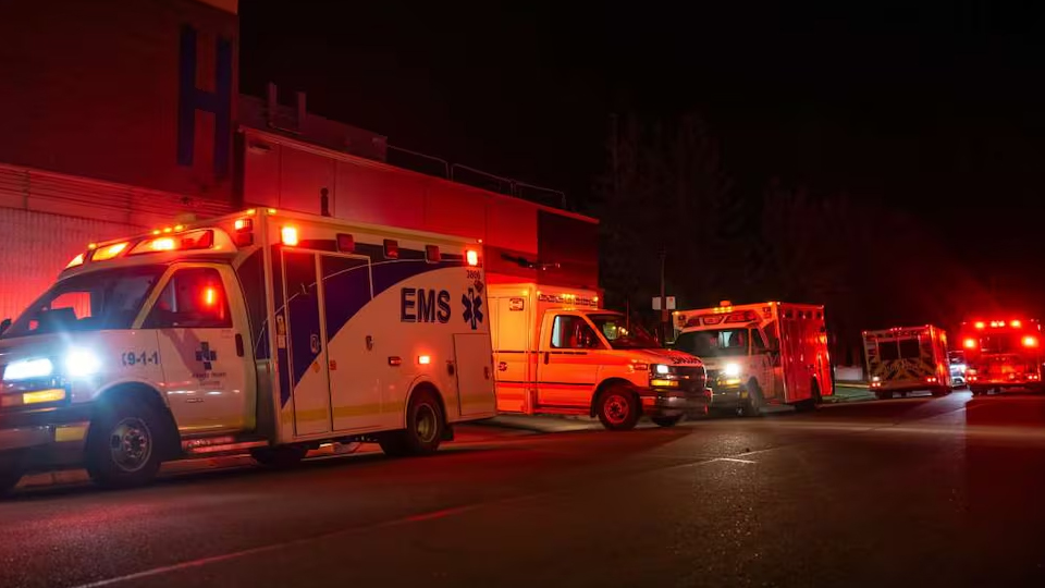 Incendio en base militar de Canadá deja cuatro soldados muertos y decenas de heridos