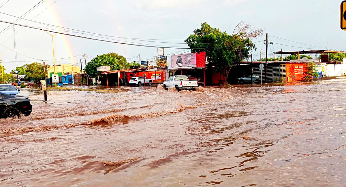 Intensa lluvia deja 18 reportes y provoca afectaciones en calles y comercios de Cajeme