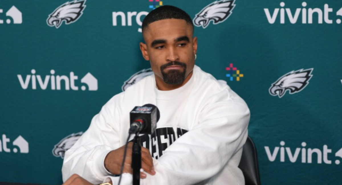 Jalen Hurts arremete contra cuerpo técnico de Eagles tras derrota ante Jaguars