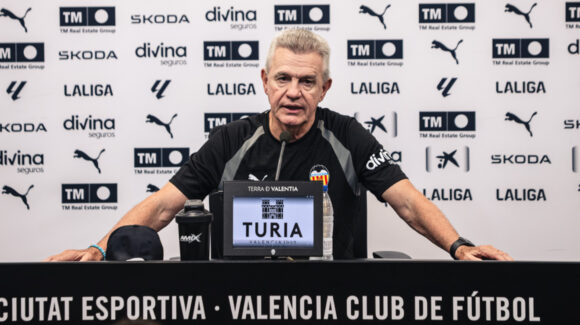 Javier Aguirre enfría rumores sobre Erik Lira en Valencia tras visita de su agente: “Fue una casualidad”