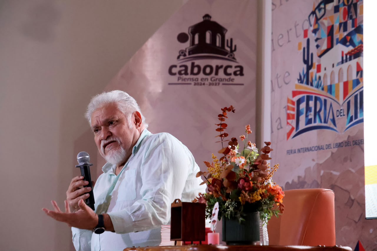 Joaquín Cosío reúne a cientos de asistentes en la FILDEC 2026 de Caborca