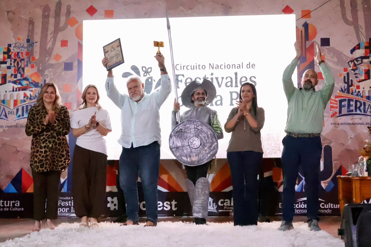 Joaquín Cosío reúne a cientos de asistentes en la FILDEC 2026 de Caborca