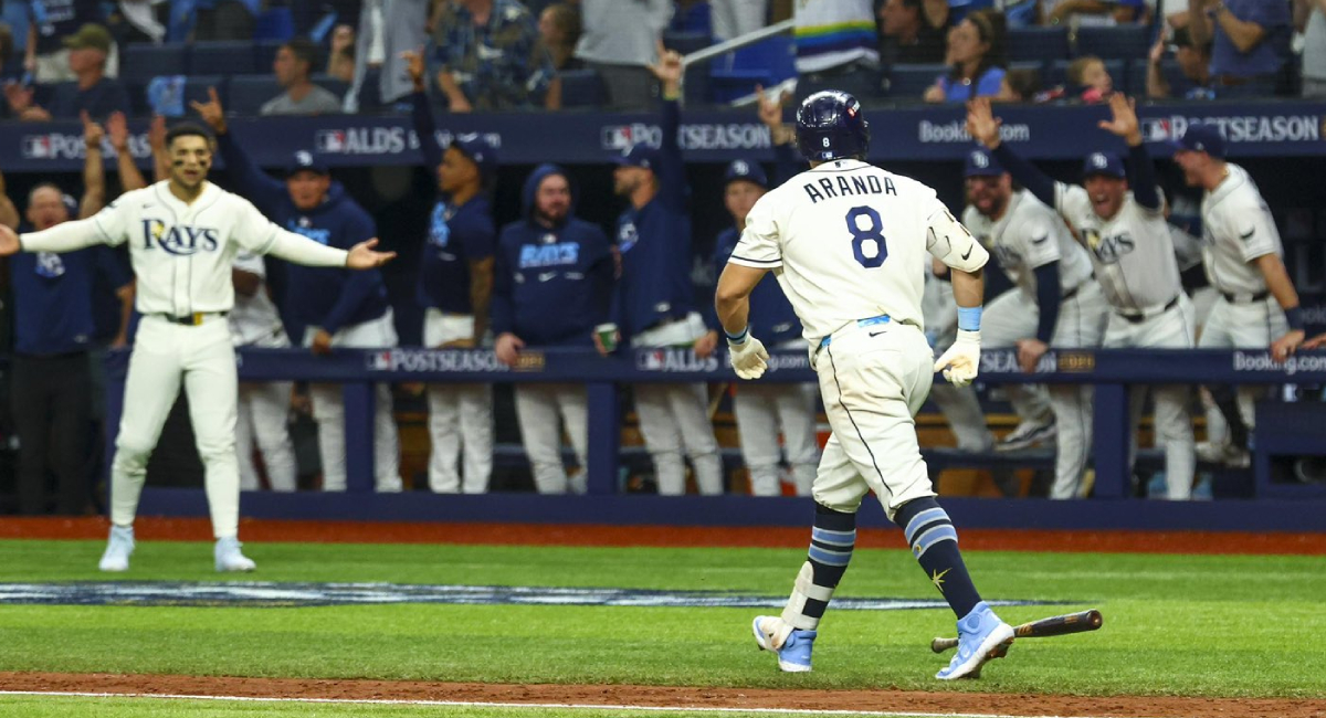 Jonathan Aranda castigó a Gerrit Cole en la SDLA para conectar su primer cuadrangular en los playoffs de la MLB