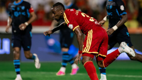 Julián Quiñones marca pero no evita la derrota del Al Qadsiyah ante el Al Hilal en la Saudi Pro League