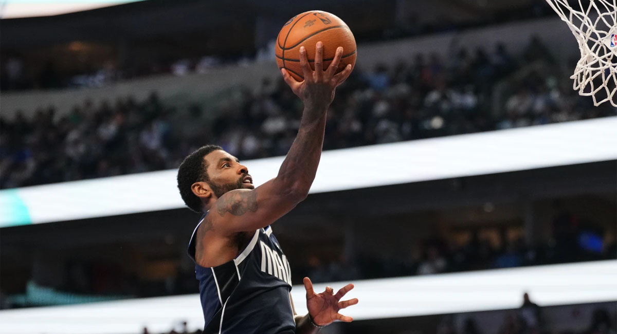 Irving estuvo encendido en este encuentro ante Houston
