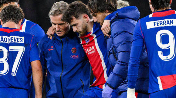 PSG pierde a Khvicha Kvaratskhelia por lesión: sufrió rotura de ligamento cruzado ante Barcelona y será operado