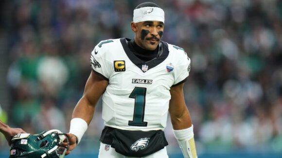 La NFL y la NFLPA revisan el caso médico de Jalen Hurts tras detectarle coágulos que afectaron sus pulmones
