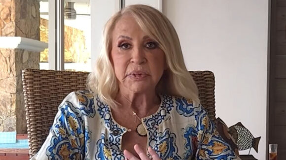 Laura Bozzo es trasladada a hospital de CDMX; su asistente revela su estado de salud tras cirugía