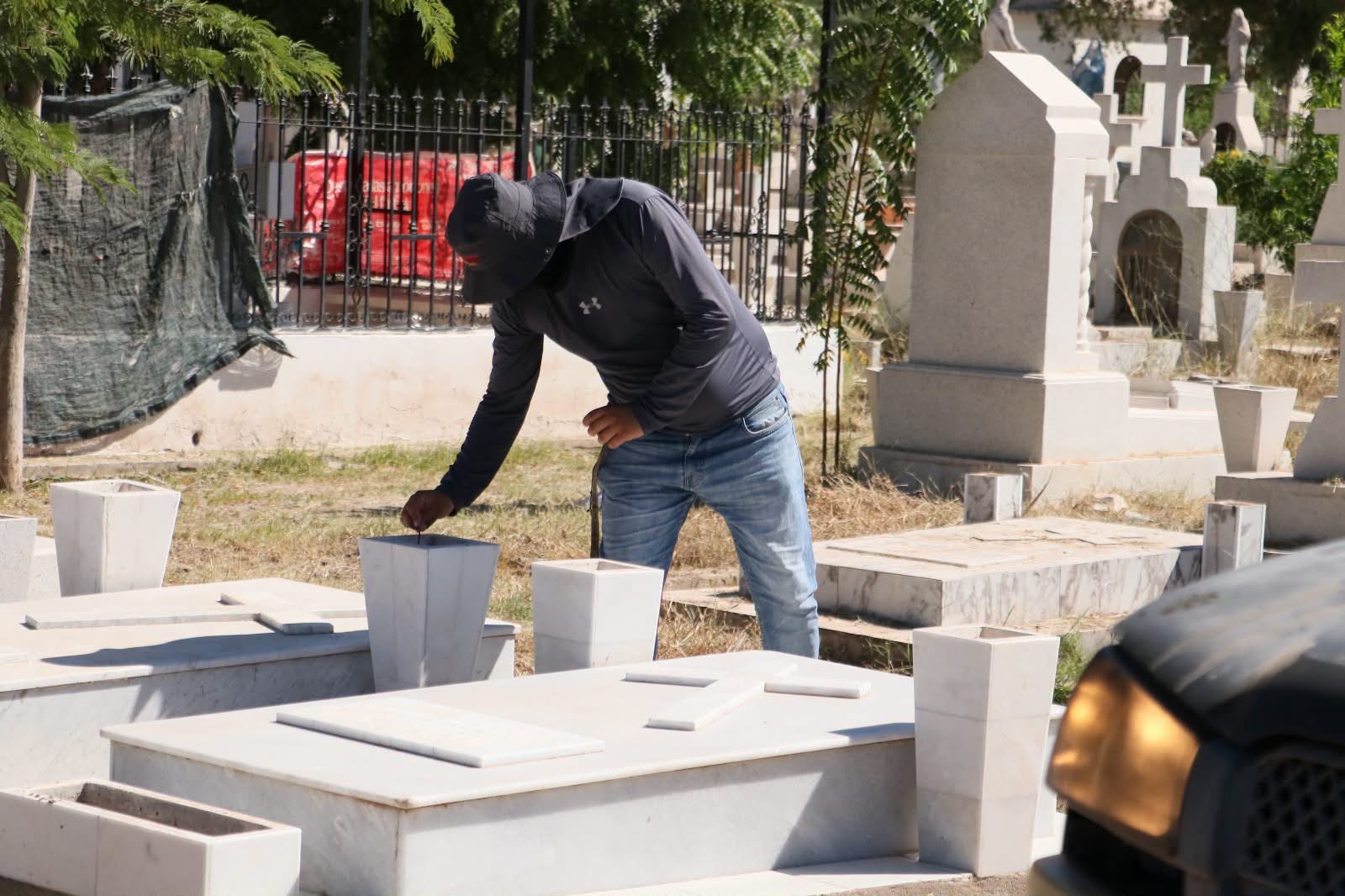 Limpieza de panteones en Navojoa avanza al 70% para Día de Muertos