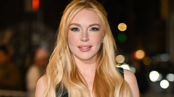 Lindsay Lohan revive la icónica escena del 3 de octubre de ‘Chicas pesadas’ a 22 años del estreno