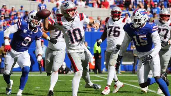 Campanada de New England; los Patriots le quitan el invicto a los Bills como visitantes