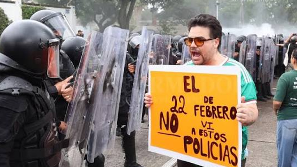 Marcha por agua limpia en Guadalajara termina con 39 detenidos y policías lesionados